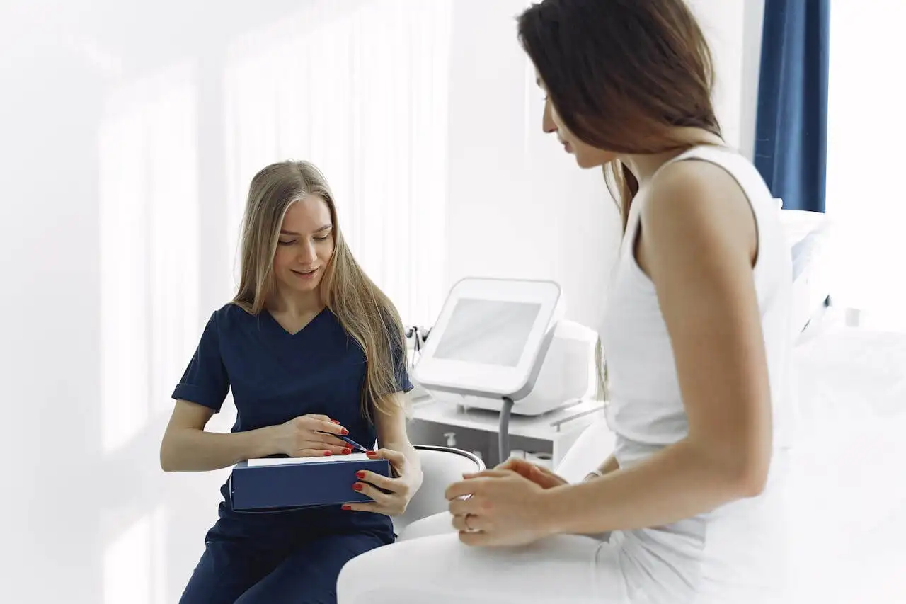 Photo Of medical staff talking to a female patient