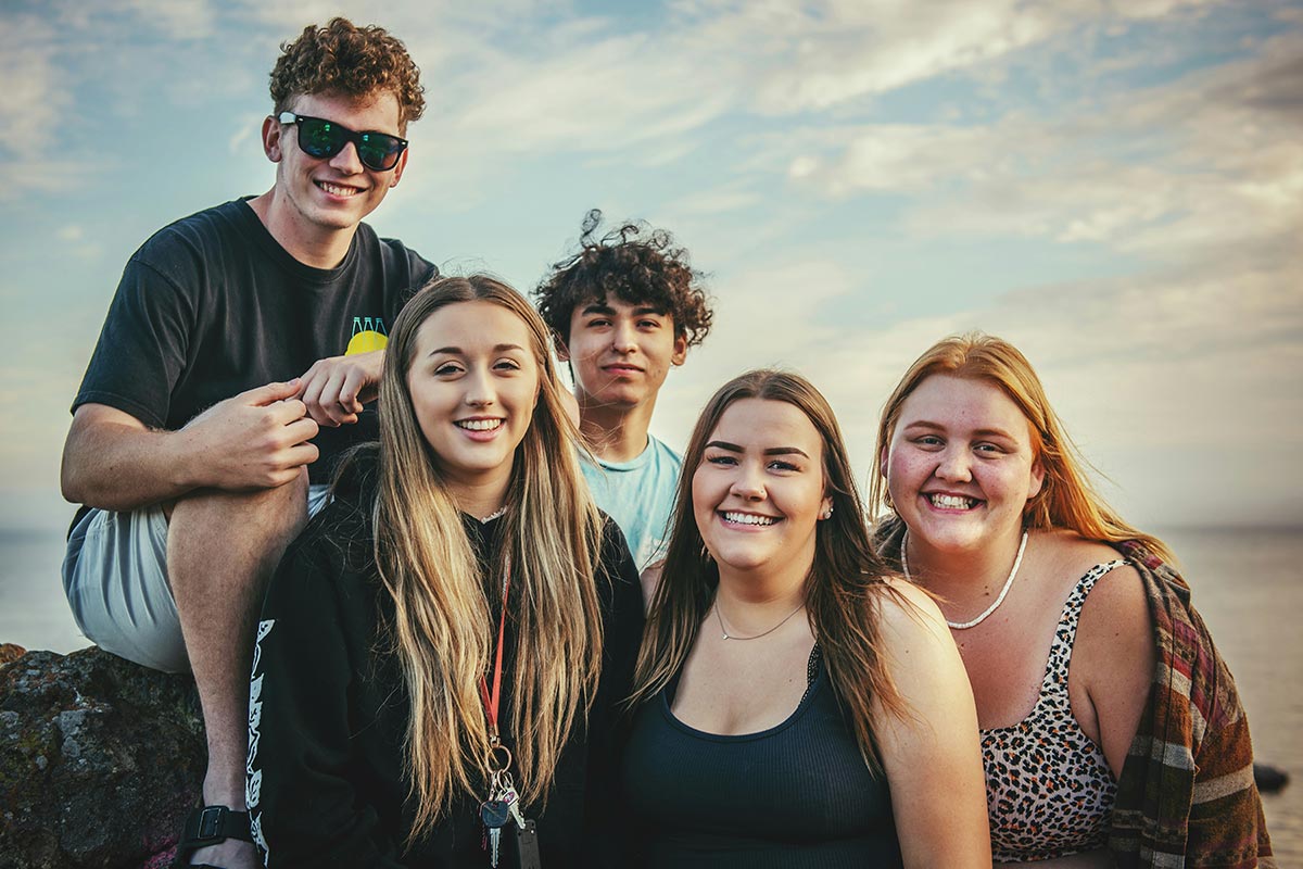 male-and-female-teens-in-recovery