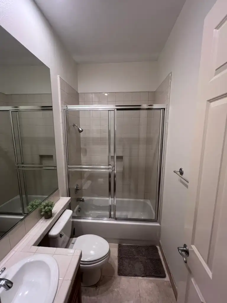 West Coast Detox Cleveland House bathroom