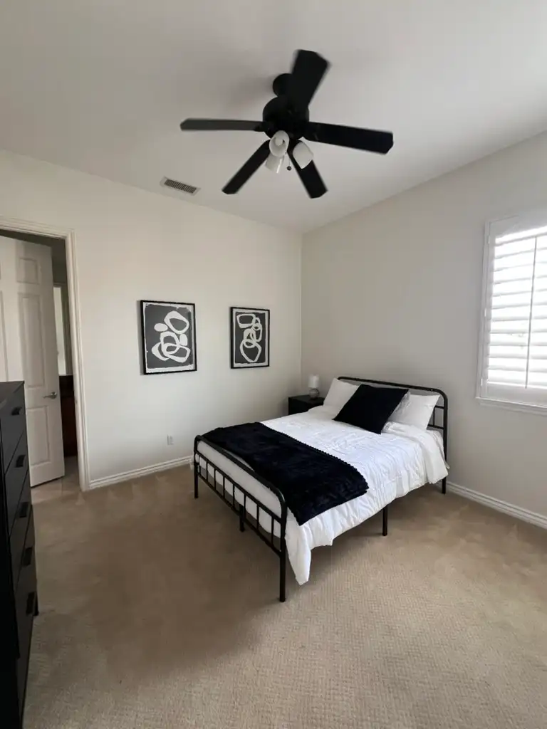 West Coast Detox Cleveland House room with queen bed and black ceiling fan