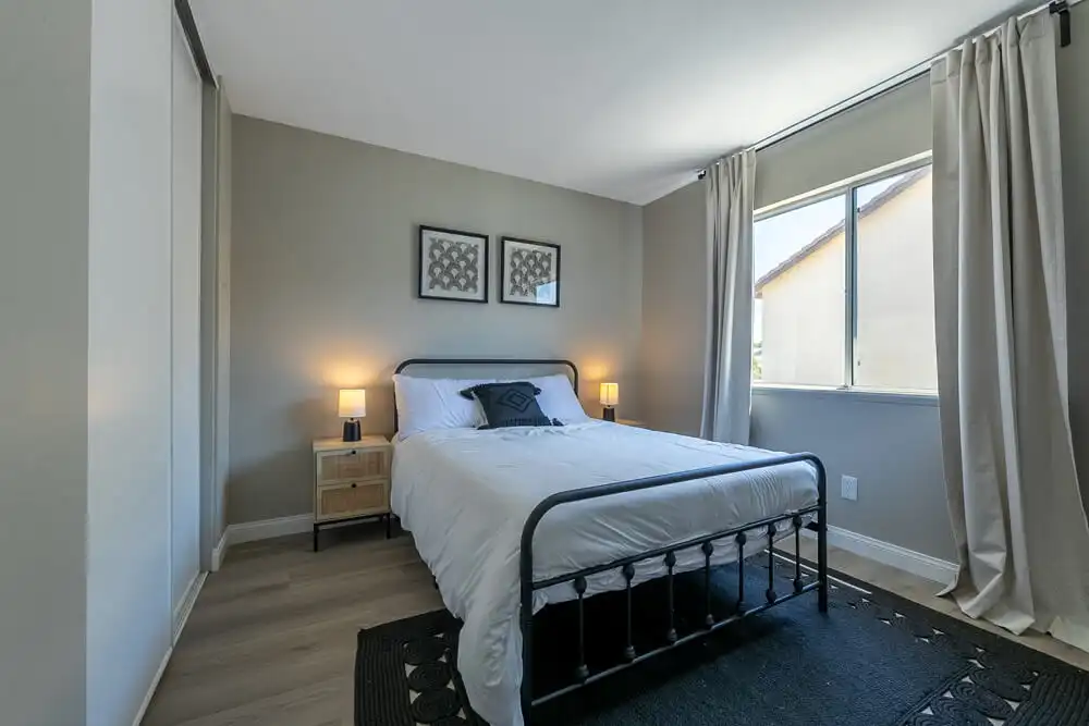 Single bed room at West Coast Detox